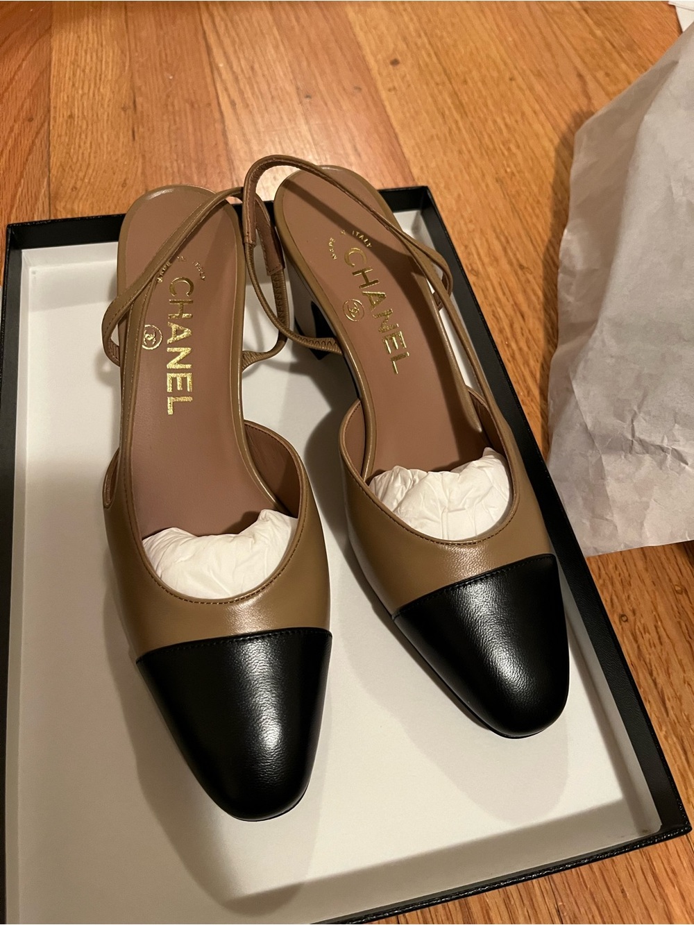 CHANEL Two-Tone Leather Slingback Pumps in Black and Brown 36.5C NWT